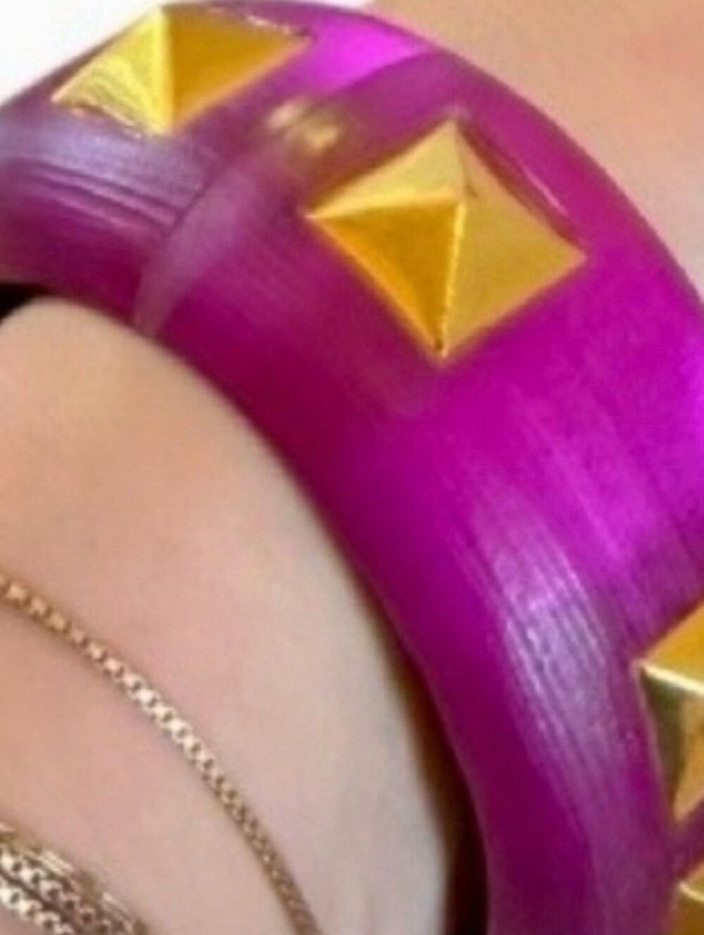 Alexis Bittar Magenta Lucite Bangle with Gold Pyramid Studs! NWOT!!
